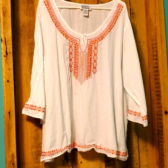 White blouse - Picture 1 of 2